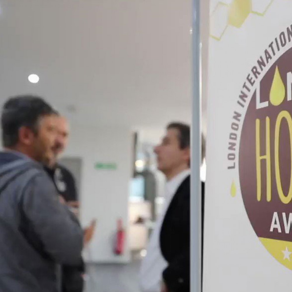 Anzer Balına Londra'dan Altın Bal Ödülü